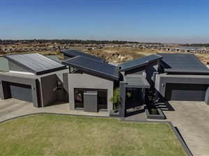 5 Bed House in Ebotse Estate