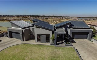 5 Bedroom House in Ebotse Estate