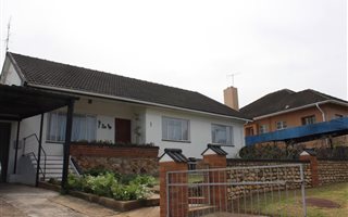 3 Bedroom House in Van Riebeeck Heights