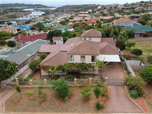 4 Bed House in Hartenbos Heuwels