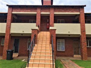2 Bed Flat in Mooikloof Ridge