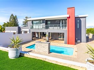 5 Bed House in Aurora