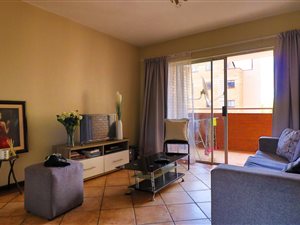 2 Bed Apartment in Die Hoewes