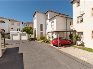 2 Bed Apartment in Muizenberg