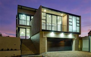 4 Bedroom Duplex in Waterkloof