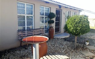 2 Bedroom Duplex in Uitenhage Central
