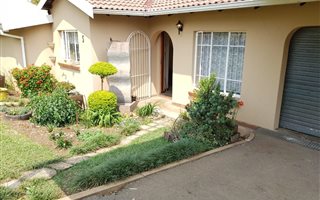 2 Bedroom Townhouse in Hayfields