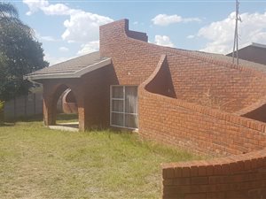 3 Bed House in Hillside