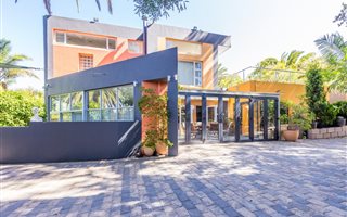 6 Bedroom House in Constantia Upper