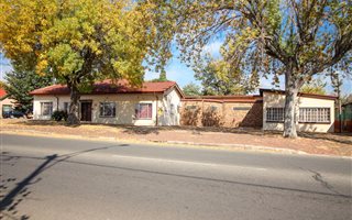 250 m² Office Space in Westdene
