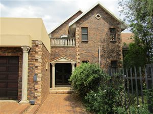 4 Bedroom House in Highbury