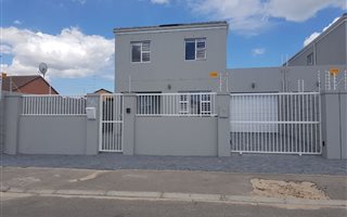 4 Bedroom House in Grassy Park