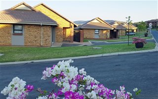 3 Bedroom Townhouse in Featherbrooke Estate