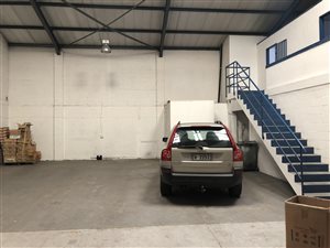 350 m² Industrial space in Airport Industria