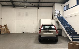 350 m² Industrial space in Airport Industria
