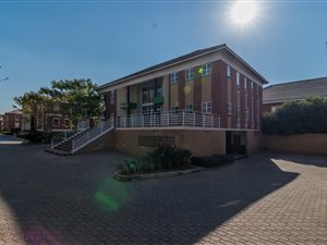830 m² Office Space in Fourways