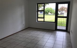 2 Bedroom Apartment in Parow Central