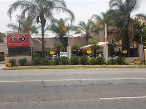 300 m² Commercial space in Dowerglen