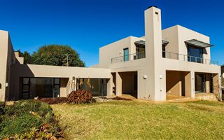 4 Bedroom House in Kloofendal