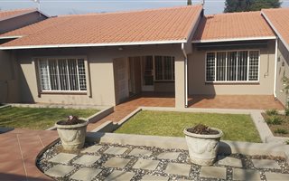 3 Bedroom Cluster in Bryanston