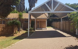 3 Bedroom House in Rooihuiskraal