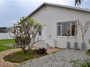4 Bedroom House in Upper Town