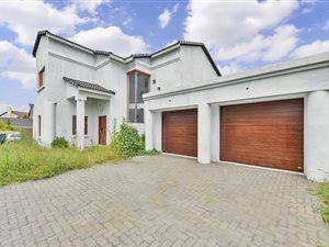 4 Bed House in Stone River Estate