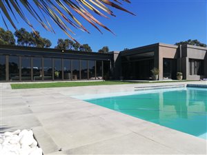 4 Bed House in Sir Lowrys Pass