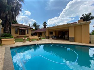 4 Bed House in Waterkloof Glen