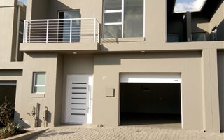 3 Bedroom Townhouse in Noordheuwel