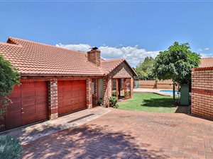 3 Bed Cluster in Van Riebeeck Park