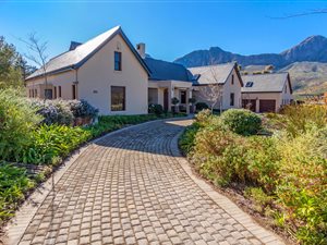 4 Bed House in Wedderwill Country Estate