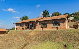 3 Bedroom Simplex in Chase Valley