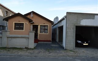 2 Bedroom House in Langa