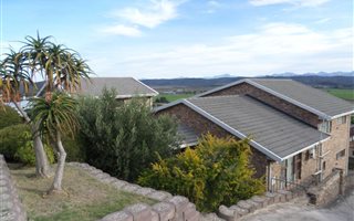 4 Bedroom House in Fraaiuitsig