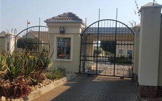 2 Bedroom Simplex in Sinoville