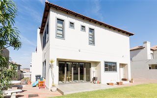 5 Bedroom House in Willowbrook