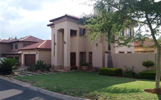 4 Bedroom House in Bronberg
