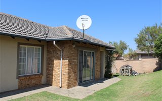 3 Bedroom House in Kosmosdal