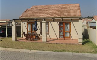 2 Bedroom Simplex in Maroeladal