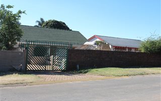 3 Bedroom House in Claremont