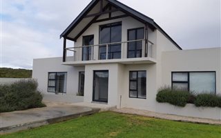 4 Bedroom House in Gansbaai and surrounds