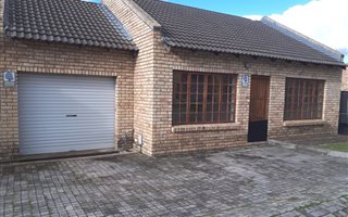 2 Bedroom House in Bothasrus