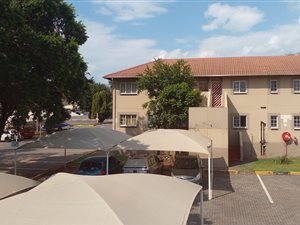 3 Bed Apartment in Die Hoewes