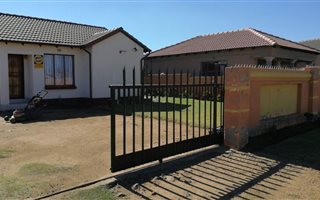 2 Bedroom House in Tasbet Park