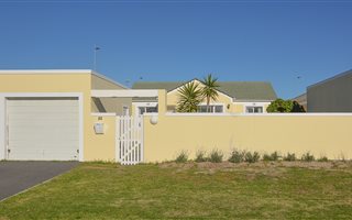 3 Bedroom House in Sunningdale