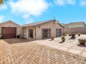 3 Bed House in Bosmont