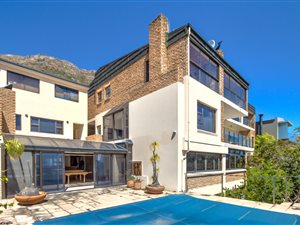 6 Bed House in Mountainside
