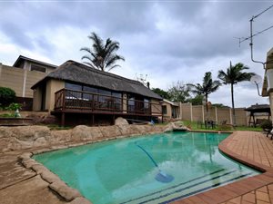 4 Bed House in Athlone Park