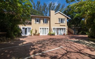 8 Bedroom House in Salt Rock
